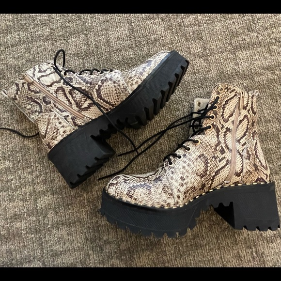 Y2K 90s style Vince Camuto snakeskin leather platform chunky boots - Picture 3 of 13